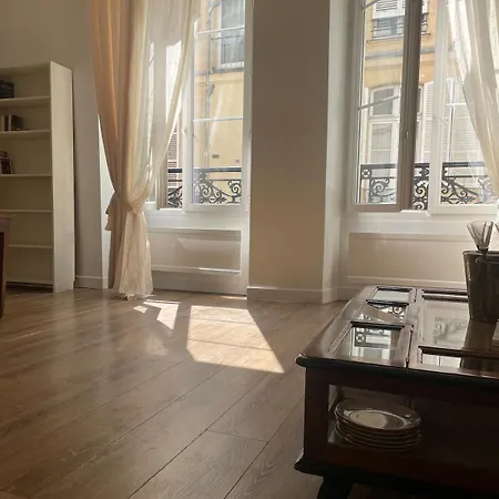 Artist In Le Marais Appartement Parijs