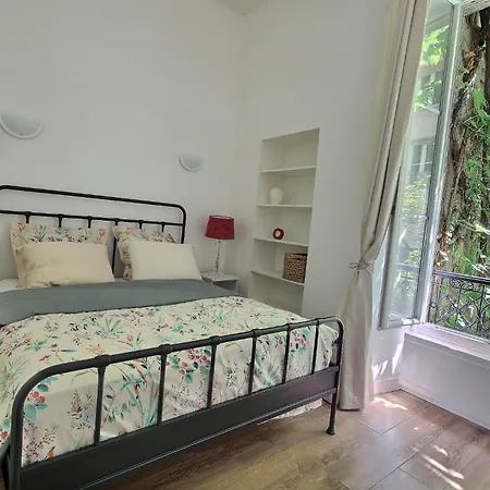 Artist In Le Marais * Parijs